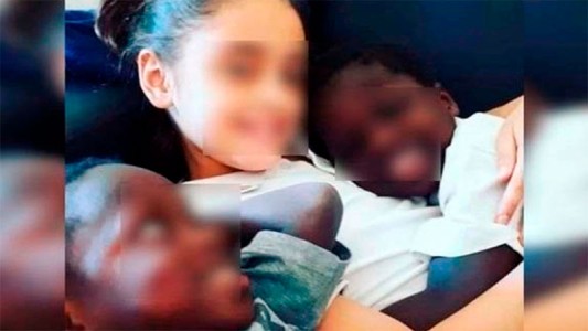 La pareja que abandonó a los mellizos africanos deberá mantenerlos hasta que encuentren otra familia