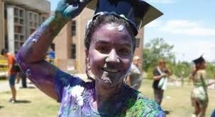 Por primera vez, una egresada universitaria juró "por la Matria" en lugar de la Patria