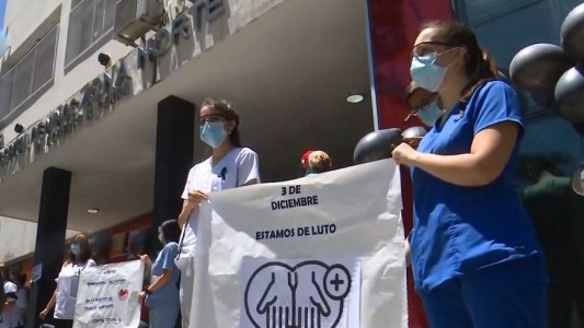 De luto y sin festejos: los médicos hicieron oír sus reclamos en su día