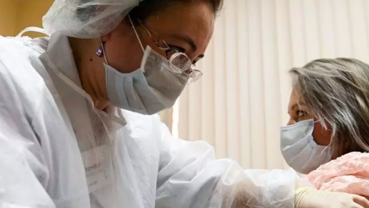 “La vacunación no evitará una segunda ola”, advierte un infectólogo que asesora al presidente