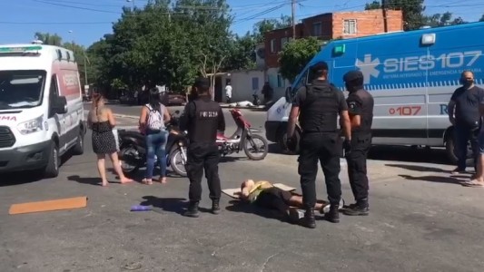 Robó una moto, chocó a las pocas cuadras y los vecinos casi lo linchan