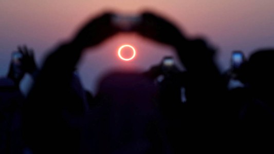 Autorizan el ingreso de extranjeros a Río Negro y Neuquén para ver el eclipse solar