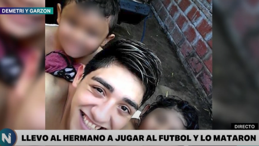 Llevó al hermano a jugar al fútbol y murió en medio de una balacera