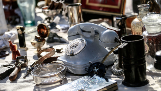 Inaugura el Paseo de los Encantos, una nueva feria de anticuarios