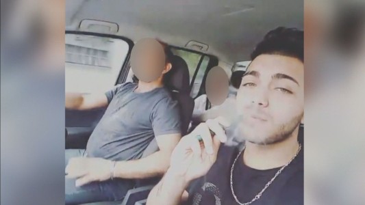 Tragedia de Flores: los videos del joven buscado bailando y cantando mientras maneja