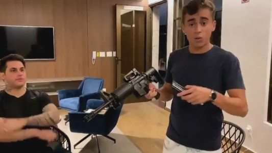 Concejal compra un fusil para navidad y le agradece a Bolsonaro
