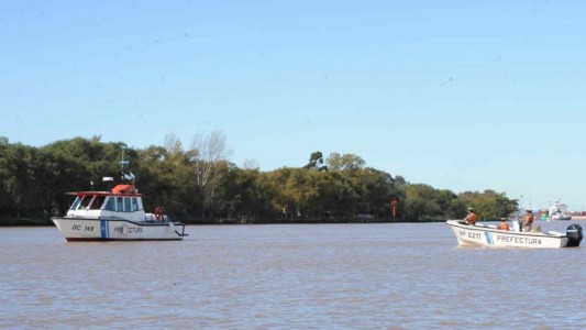 Hallan un cadáver mutilado flotando en el río Paraná