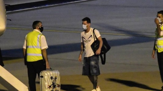 Messi vuela de regreso a Barcelona luego de pasar la Navidad en Rosario