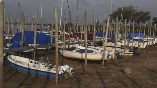 Un juez ordenó la veda total de pesca en el río Paraná en jursidicción de Santa Fe por la bajante