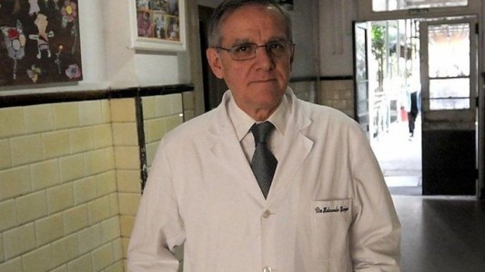 Un infectólogo habló de "medidas restrictivas importantes" para contener al COVID