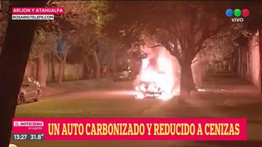 Video: un nuevo ataque de quemacoches dejó un auto carbonizado