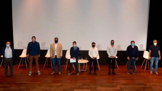 Axel Kicillof se reunió con intendentes de la Costa: "El objetivo es garantizar la temporada turística"