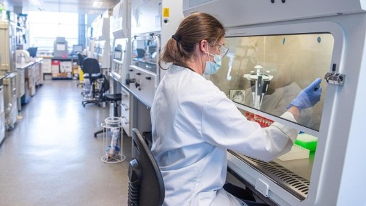 Mutaciones ponen en jaque a las vacunas y los científicos