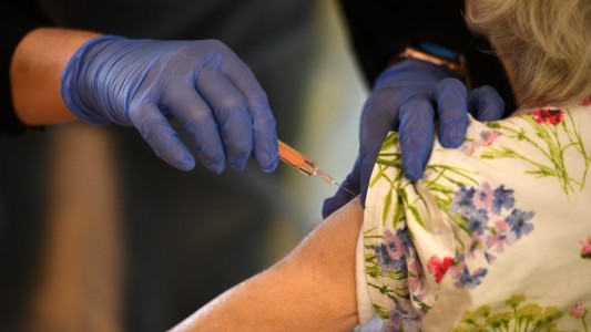 Coronavirus: a Sudáfrica le cobran 2,5 veces más caras que a Europa las vacunas de AstraZeneca