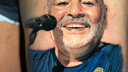 Un jugador de Gimnasia de La Plata se hizo un impresionante tatuaje de Diego Maradona y emocionó a Dalma