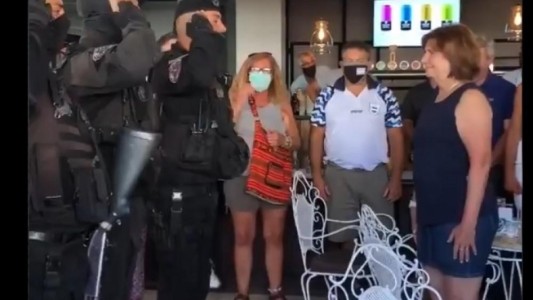 Desplazaron a los policías que le hicieron la venia a Patricia Bullrich