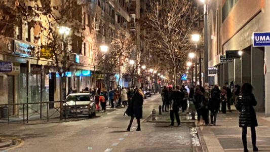 Pánico en Granada Capital y pueblos de la provincia: la gente sale a la calle por el temor generado por los temblores
