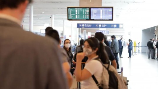 El Gobierno restringe la cantidad de vuelos a Brasil, Estados Unidos, México y Europa (1)