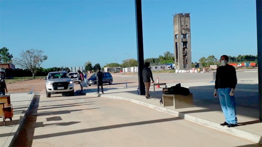 Uruguay reabre parcialmente sus fronteras: podrán entrar locales y extranjeros residentes