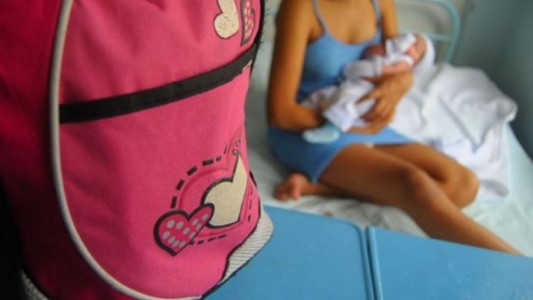 Un juez declaró inconstitucional una norma para otorgar la guarda de una adolescente y su beba