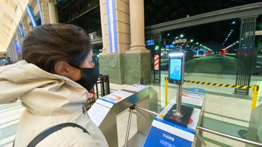 Trenes Argentinos: Cámaras controlan que los pasajeros tengan bien colocado el barbijo