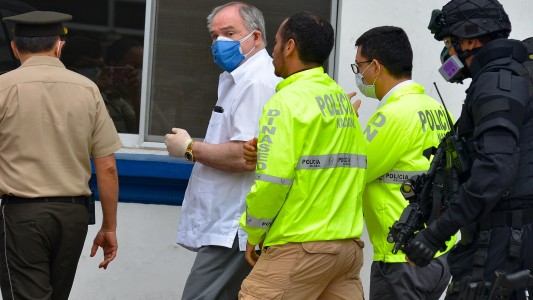 Ecuador: el expresidente Bucaram, lejos de una banca, deberá volver al arresto domiciliario