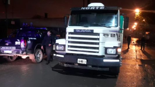 Atacaron a balazos un camionero para robarle en la Autopista Rosario Santa Fe