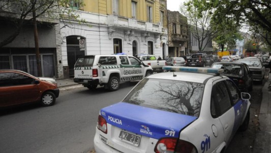 “Entregá la plata que sacaste del banco o te matamos”