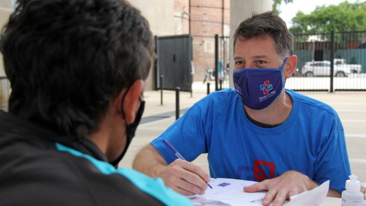 Comenzó la entrega de tarjetas a los beneficiarios del programa Santa Fe Más