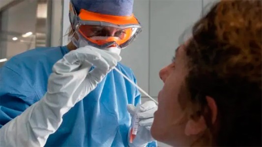 Harán hisopados a los pasajeros que lleguen al aeropuerto de Rosario