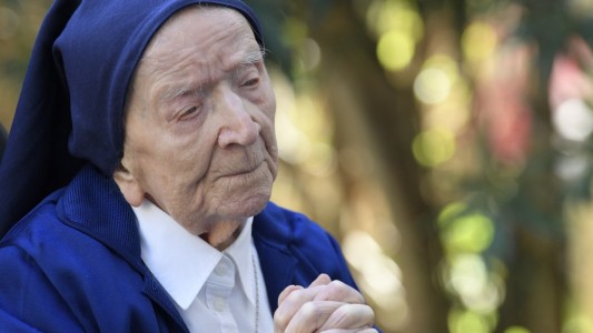 La hermana André cumple 117 años, tras sobrevivir al covid