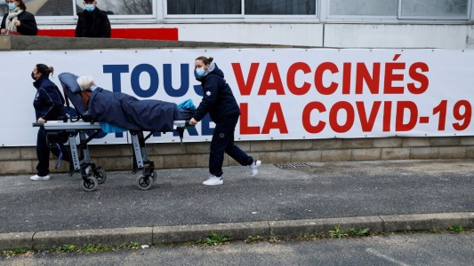 Francia: recomiendan vacunar con una sola dosis a quienes ya tuvieron coronavirus