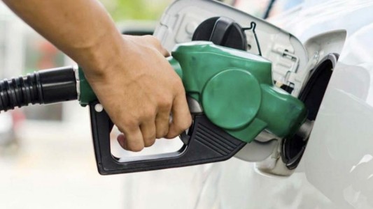 Otro aumento de nafta para el martes que llevaría el litro a los $100.-