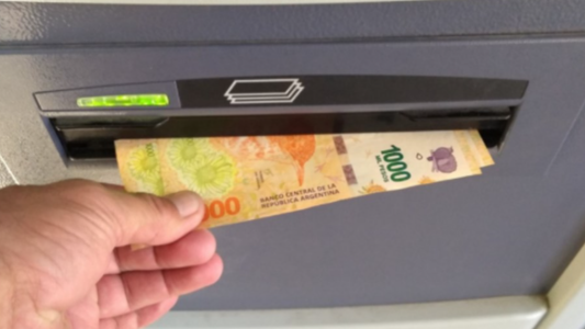 Últimos días del pago de $2000 y $3.000 extra para AUH: ¿Quiénes la cobran?