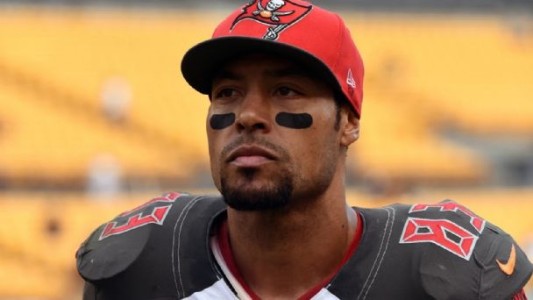 Hallaron muerto en un hotel a un exjugador de la NFL: donan su cerebro a científicos para averiguar la causa del fallecimiento