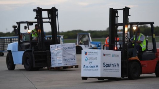 Un millón de dosis de la vacuna china Sinopharm llegará esta semana y se espera otro lote de Sputnik