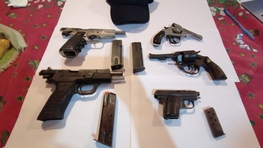 Detuvieron a un policia por violencia de género y le secuestraron cinco armas de fuego