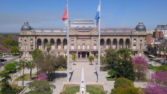 La provincia decretó medidas para el personal contratado dependiente del Ejecutivo