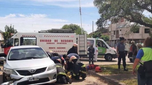 Chocó y mató a un hombre que iba en moto: se acercó a ayudarlo y se dio cuenta que era su hijo