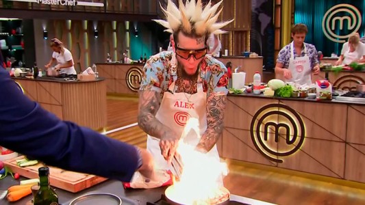 Peligroso: ¡Alex Caniggia casi se prende fuego!