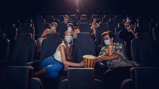 Tras casi un año sin cines, reabren las salas en Rosario