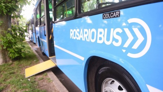 Baigorria: atacaron colectivo a botellazos y destrozaron puerta trasera