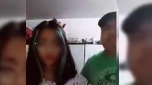 Una joven subió un video bailando twerking y su papá le hizo pedir disculpa