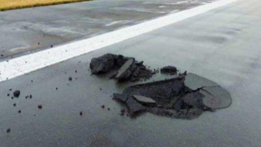 Cayó un rayo y agujereó la pista del aeropuerto de San Pablo