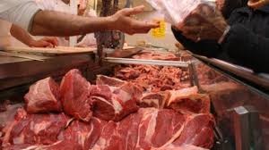 Con el sueldo, cada vez se puede comprar menos carne