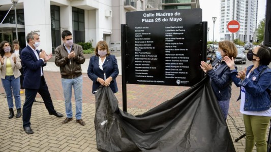 Homenaje a Madres de Plaza 25 de Mayo, ícono de resistencia civil en Rosario