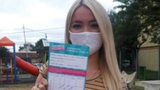 Una empleada de 18 años de la Municipalidad de Avellaneda mostró que se vacunó y armó revuelo en las redes