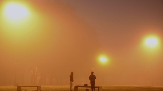 El martes comenzó fresco y con mucha niebla en Rosario