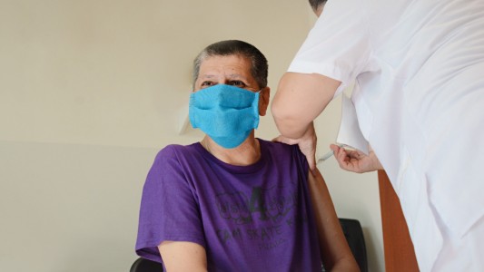 Comenzaron a vacunar a personas con discapacidad alojadas en instituciones cerradas