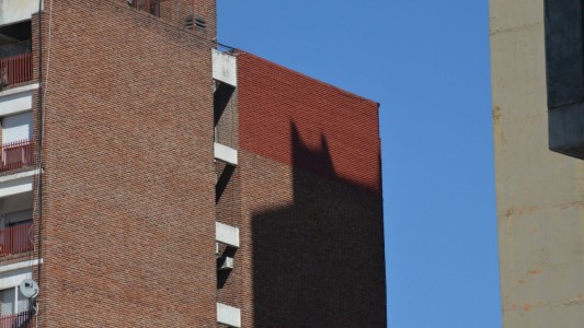 Apareció la "Bati señal" en una Rosario jaqueada por la violencia